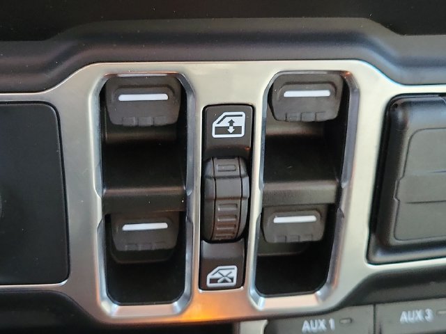 Used 2023 Jeep Gladiator Overland AWD/4WD image 52