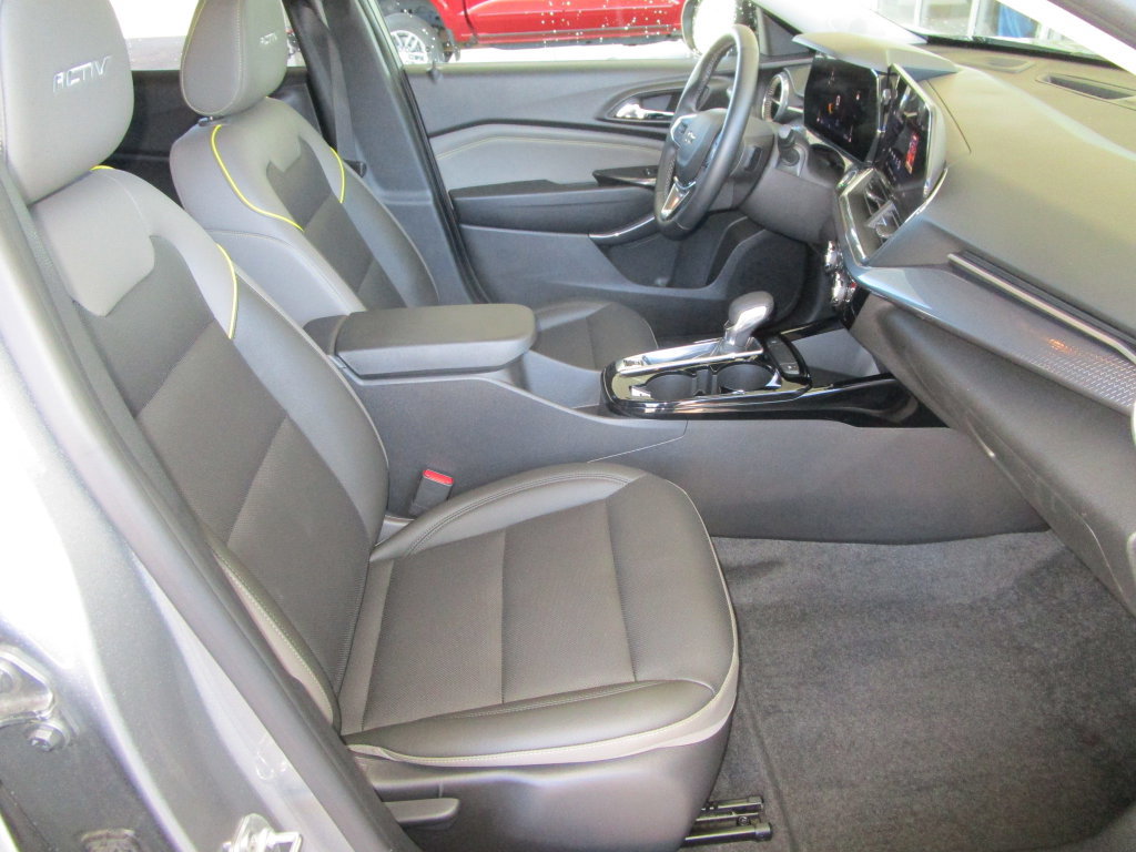 Used 2025 Chevrolet Trax ACTIV FWD image 24