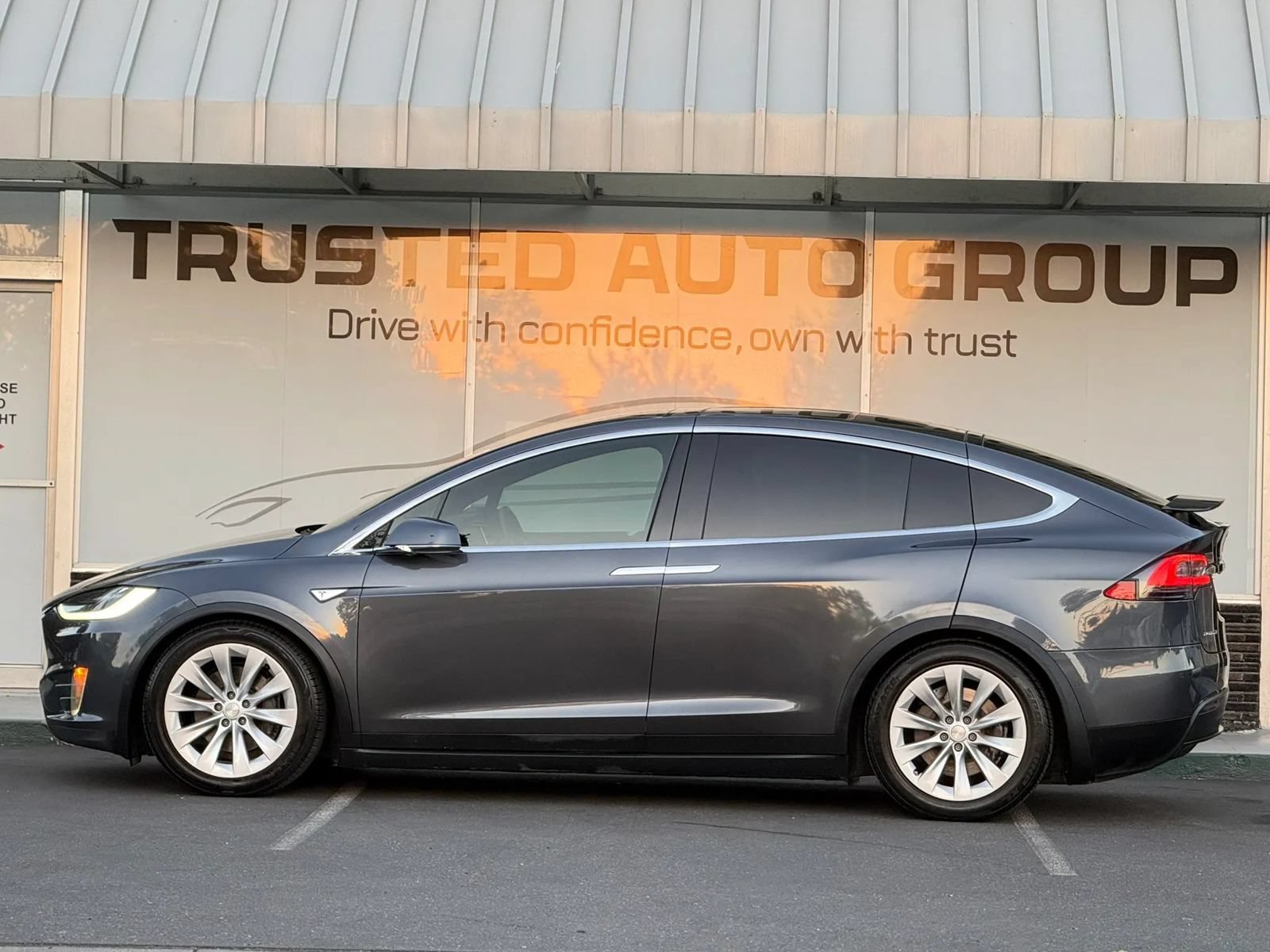 Used 2016 Tesla Model X 90D AWD/4WD image 4