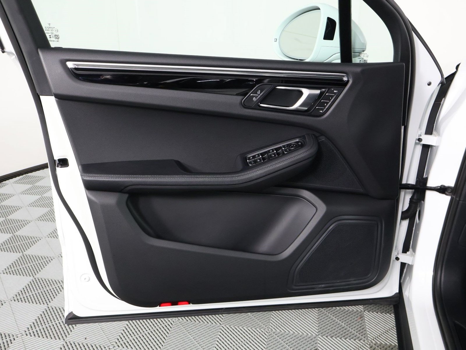 Certified 2026 Porsche Macan AWD/4WD image 20
