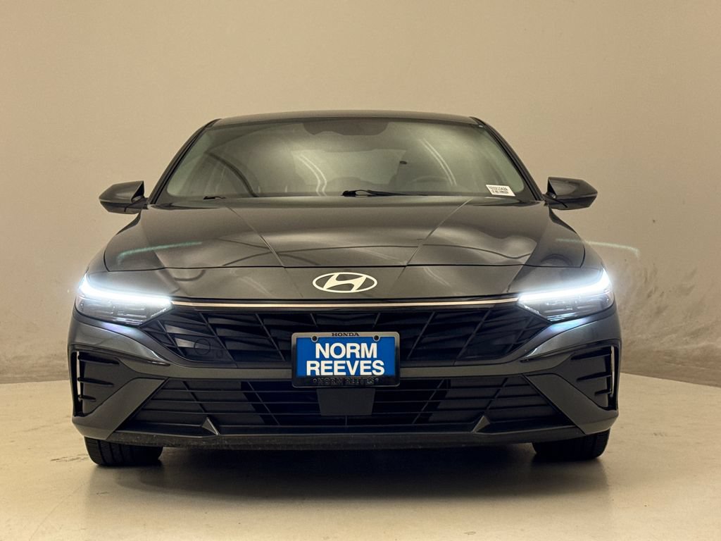 Used 2026 Hyundai Elantra Limited FWD image 3