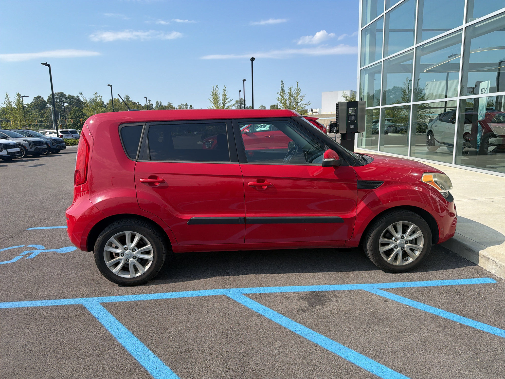 Used 2012 Kia Soul + FWD image 8