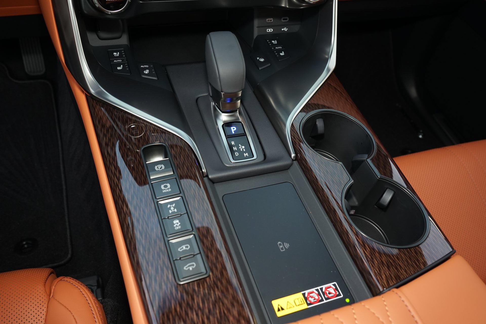 Used 2026 Lexus LX 700h Ultra Luxury w/ Accessory Package (Z1) AWD/4WD image 19