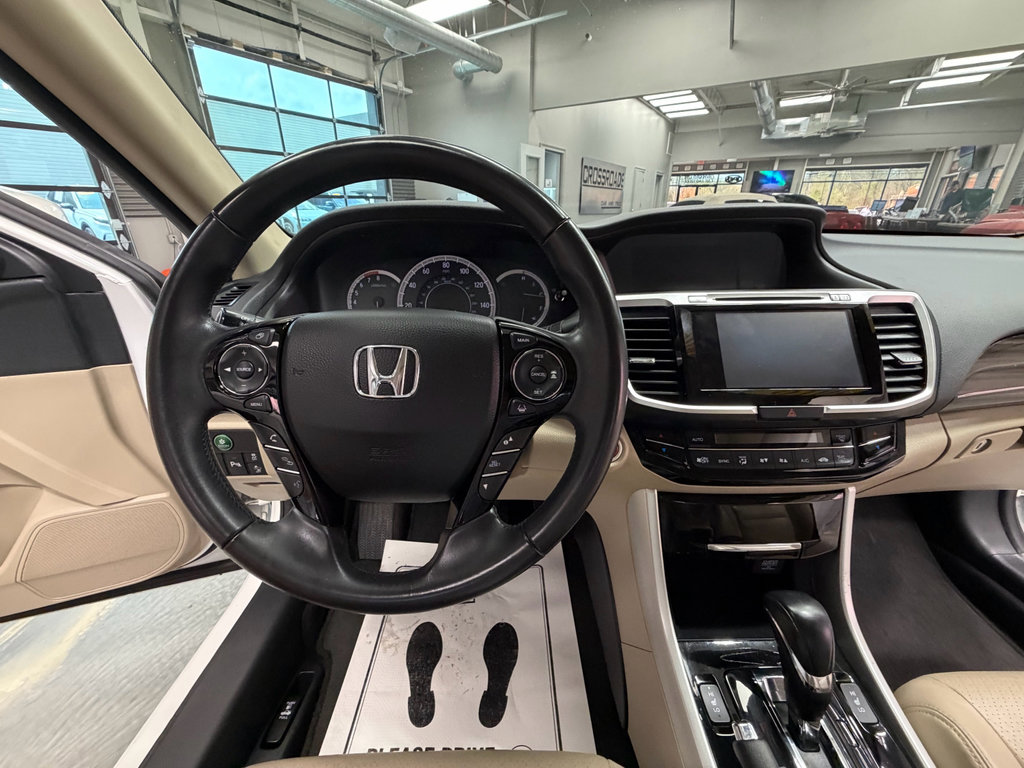 Used 2016 Honda Accord Touring image 11
