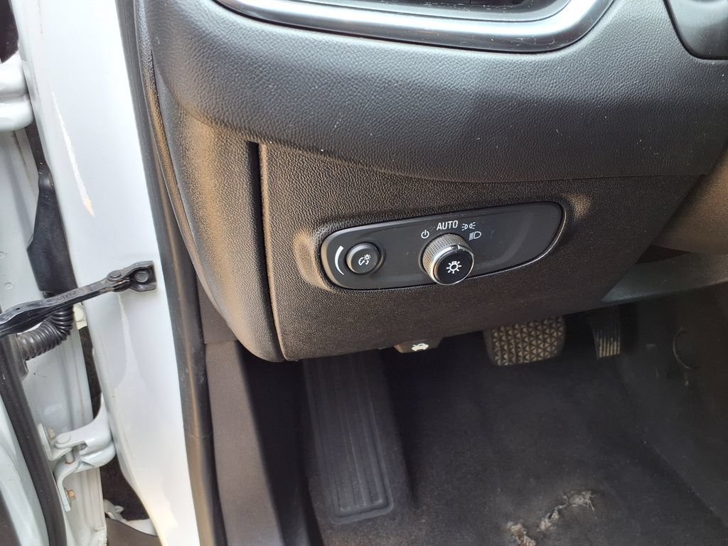 Used 2018 Chevrolet Equinox LT FWD image 21