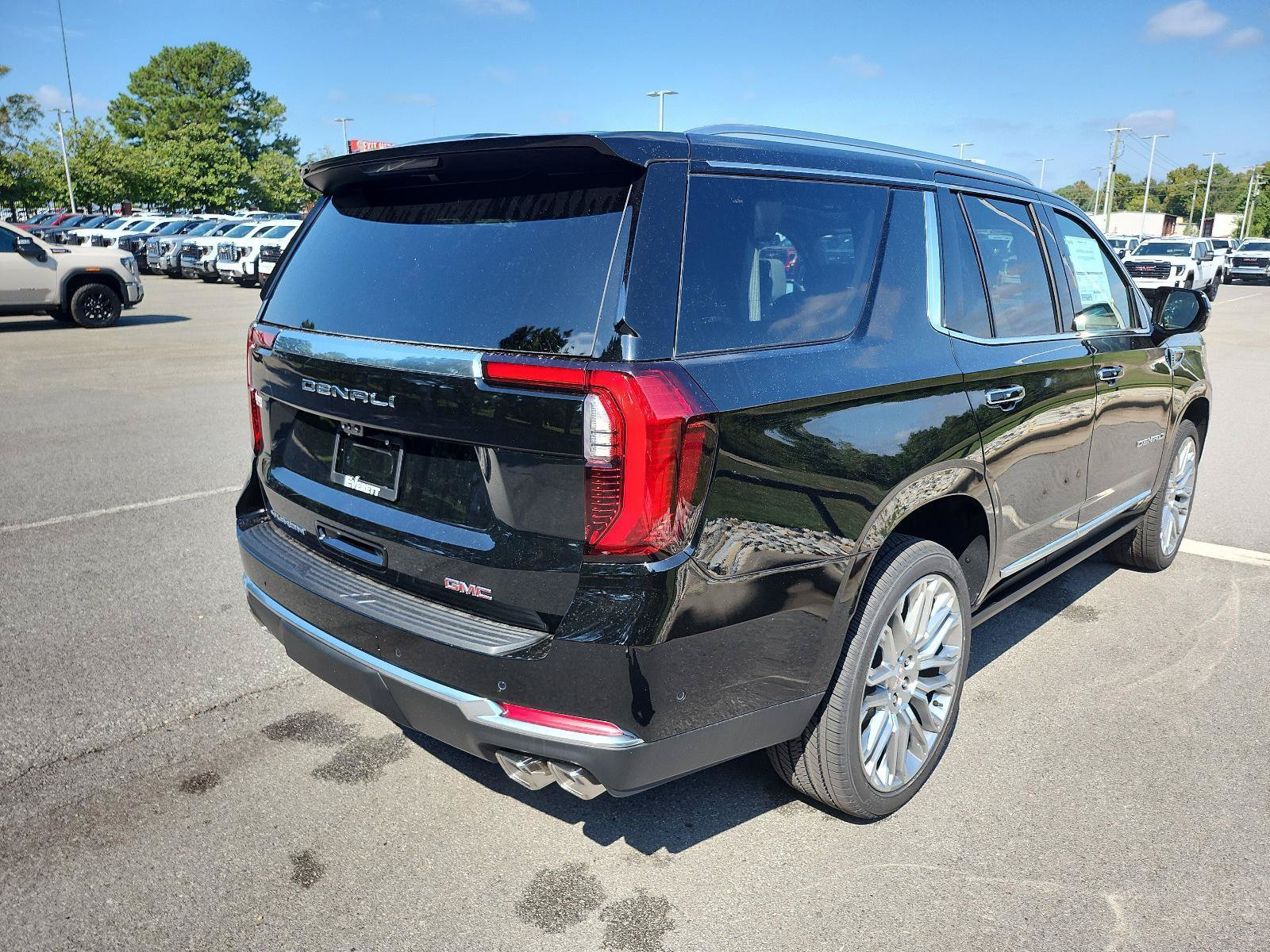 New 2027 GMC Yukon Denali w/ Denali Reserve Package AWD/4WD image 3
