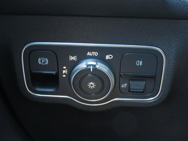 Used 2022 Mercedes-Benz EQB 300 4MATIC w/ Exclusive Package image 33