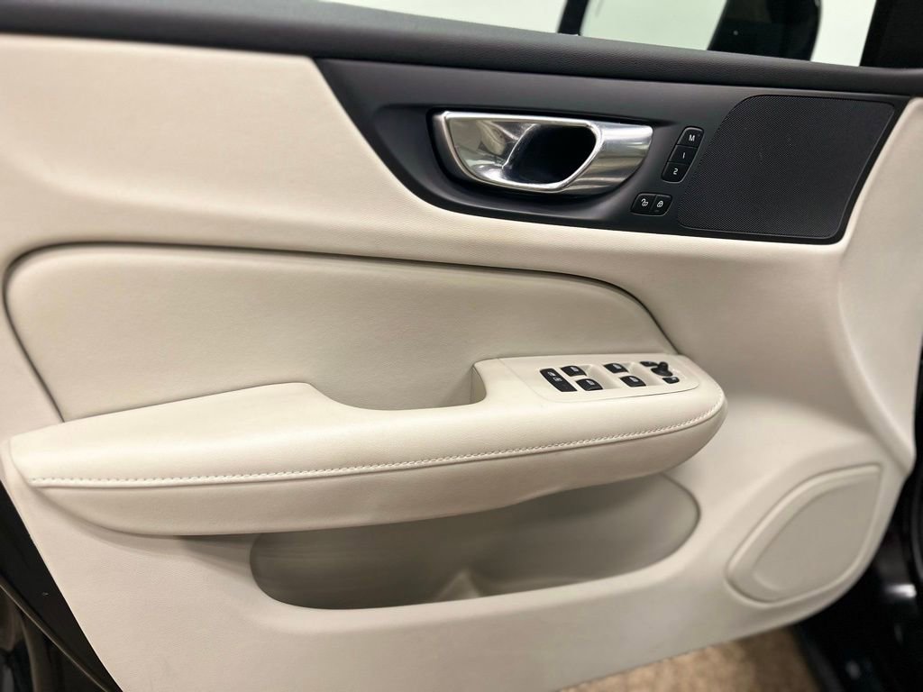 Used 2023 Volvo S60 T8 Plus image 10