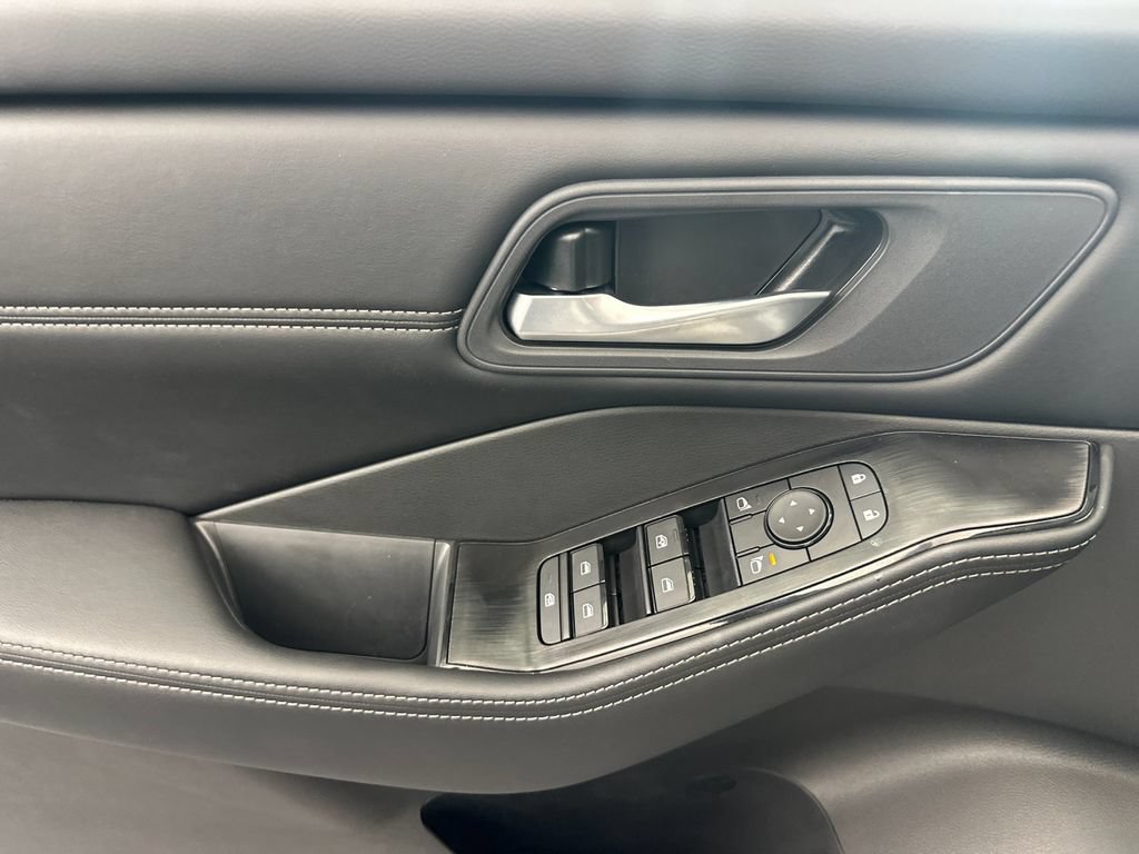 Used 2026 Nissan Rogue Dark Armor FWD image 10