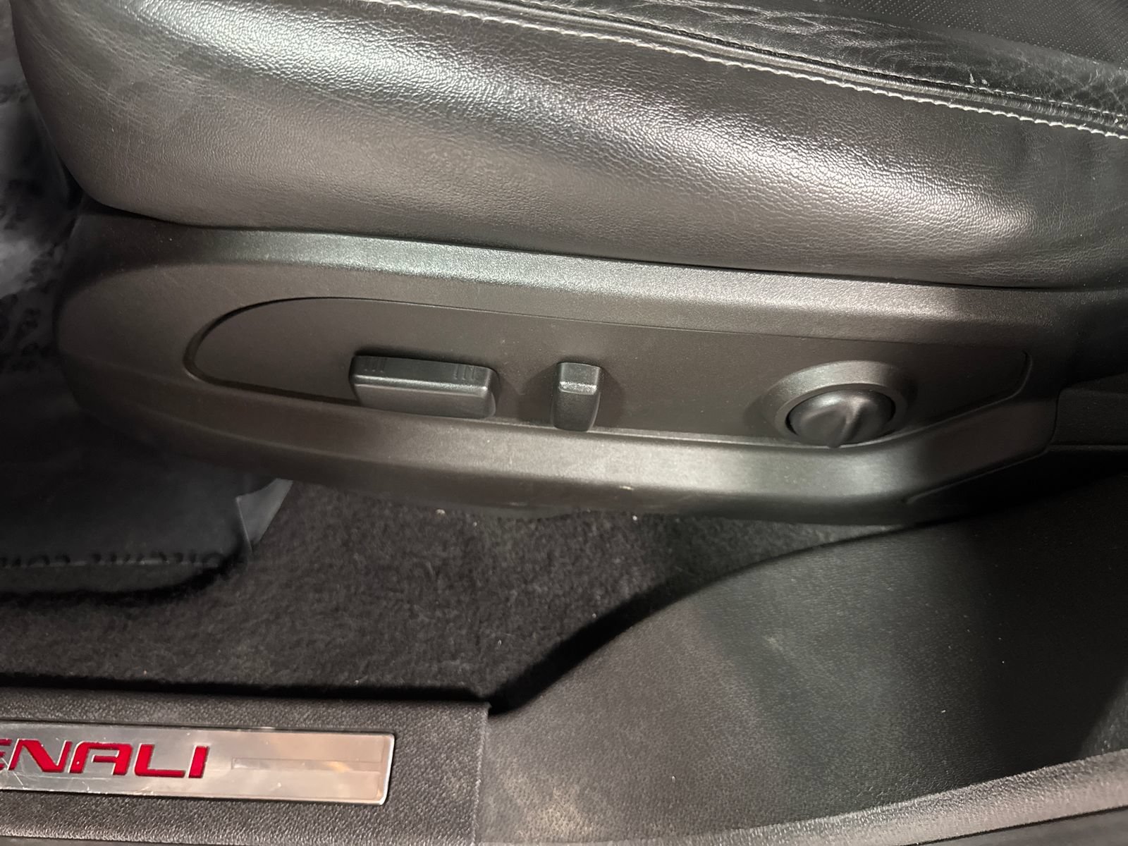 Used 2015 GMC Acadia Denali AWD/4WD image 15