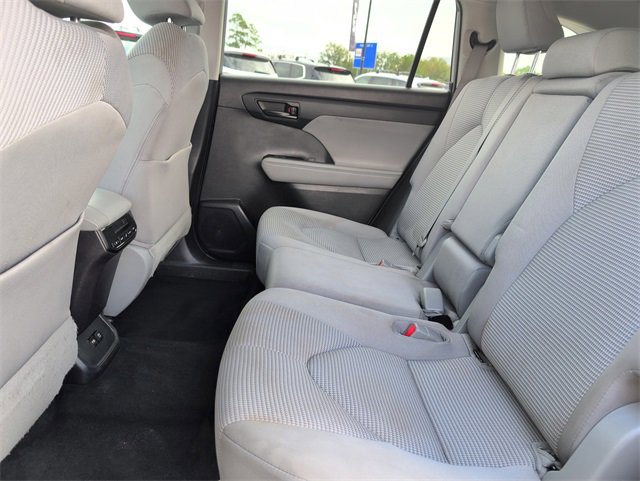 Used 2021 Toyota Highlander LE image 26