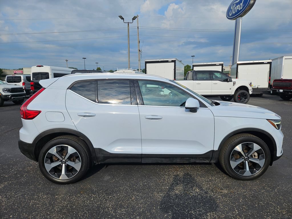 Used 2024 Volvo XC40 B5 Plus AWD/4WD image 5
