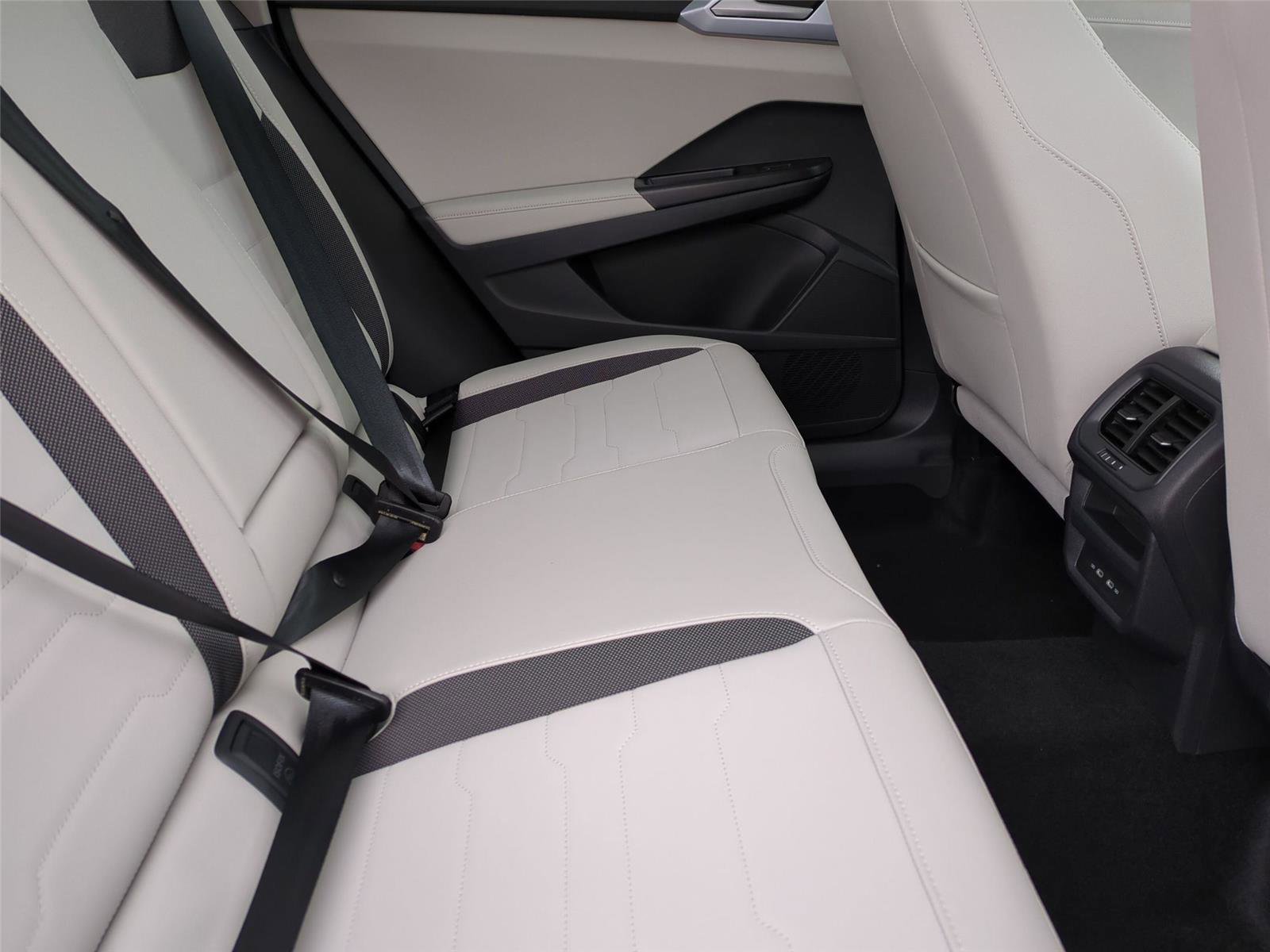 New 2026 Volkswagen Taos SE AWD/4WD image 18