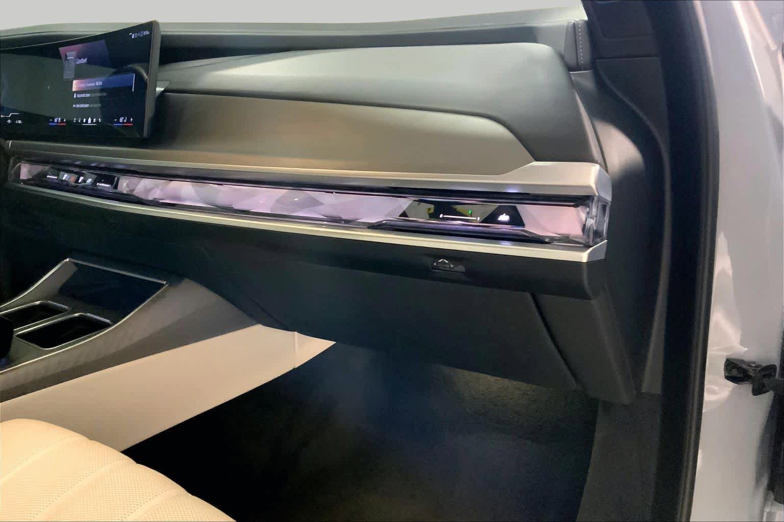 Certified 2023 BMW i7 xDrive60 w/ Executive Package 2 AWD/4WD image 18