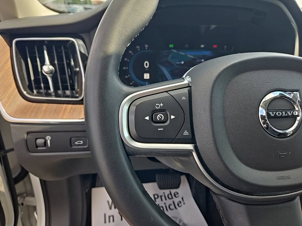 Used 2022 Volvo XC60 B5 Momentum AWD/4WD image 16
