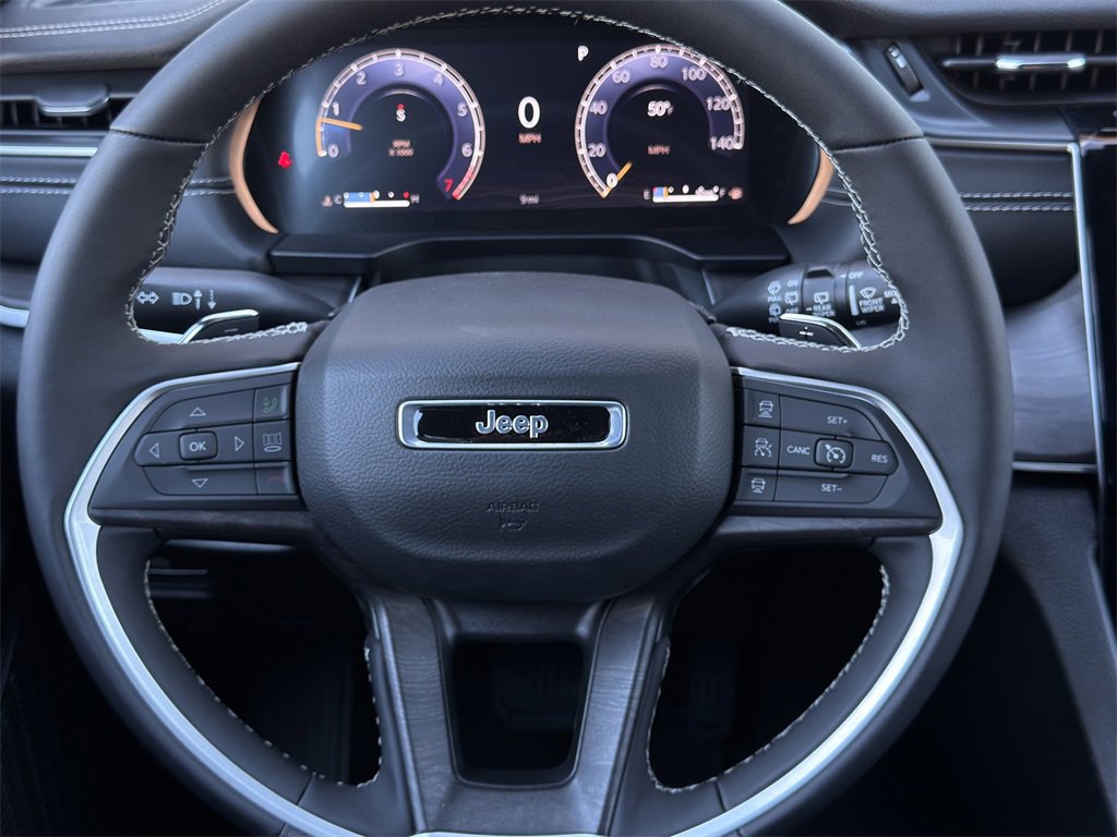 New 2025 Jeep Grand Cherokee Limited image 12