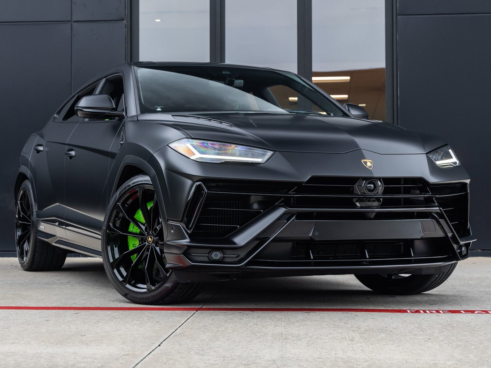 Used 2023 Lamborghini Urus S AWD/4WD image 2