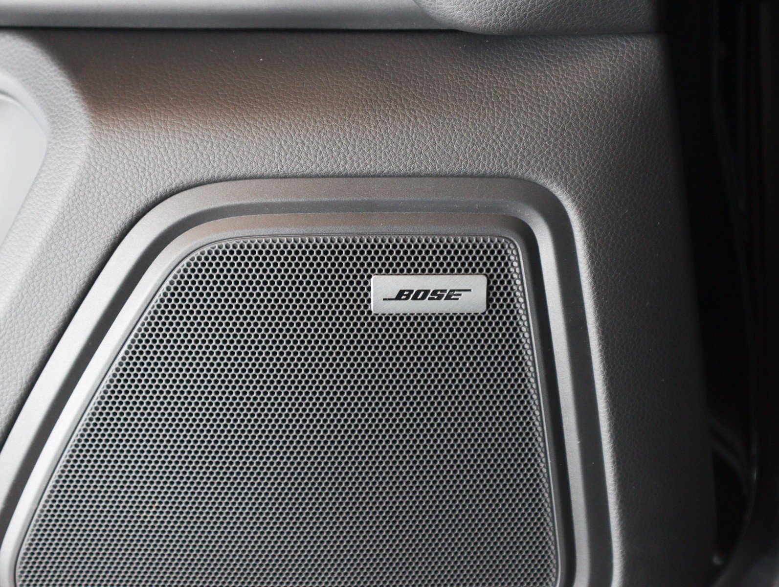 Certified 2025 Porsche Macan image 22