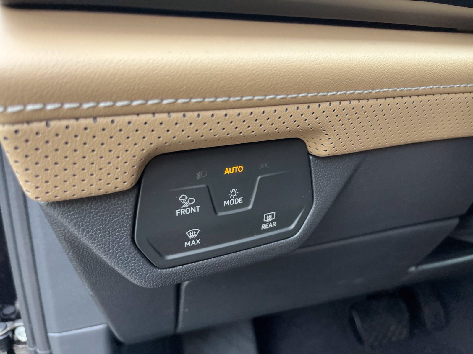New 2026 Volkswagen Atlas Cross Sport SE FWD image 9