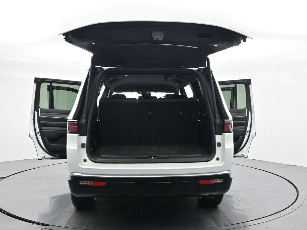 Used 2024 Jeep Wagoneer Series II w/ Flexible Seating Group image 33