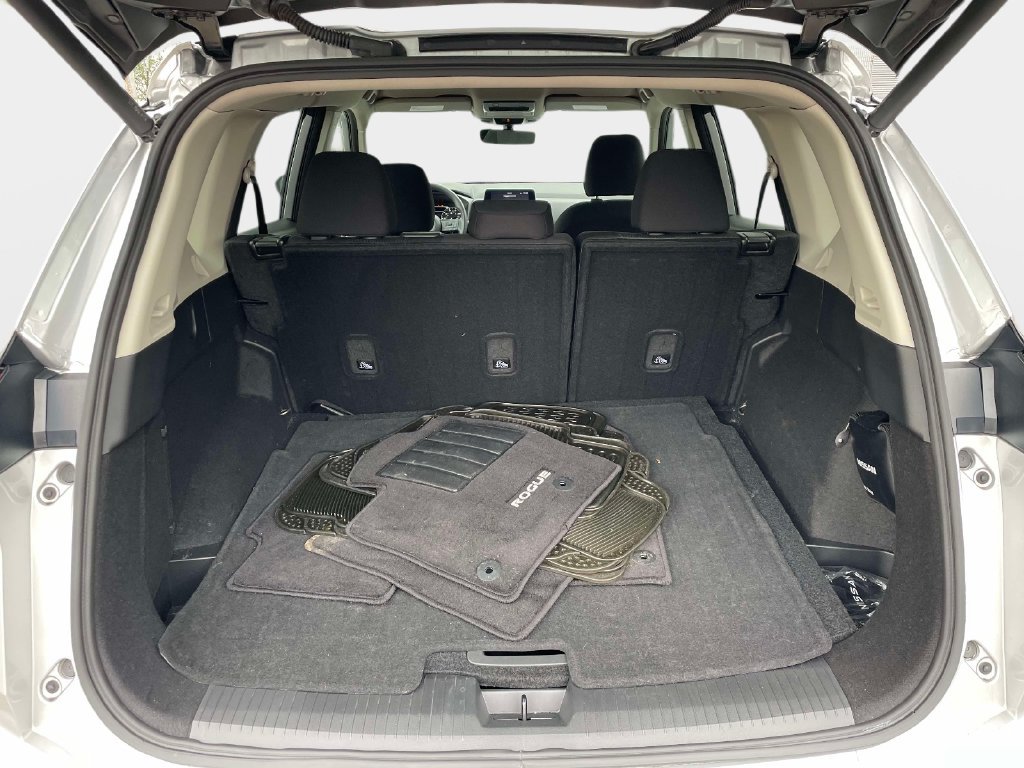 Used 2024 Nissan Rogue SV FWD image 13