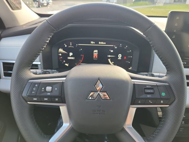 New 2025 Mitsubishi Outlander SE image 25