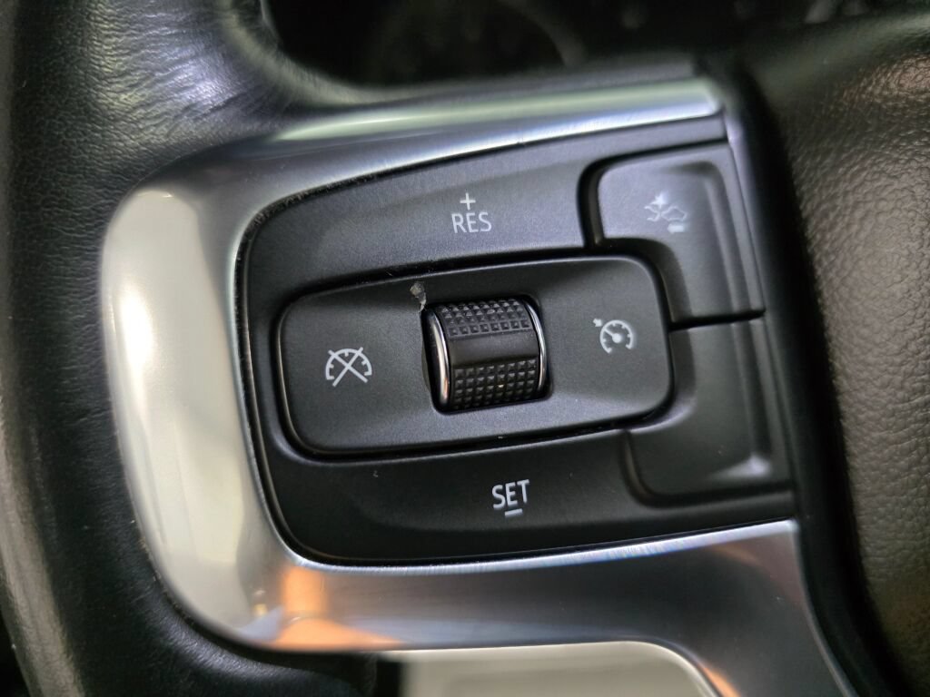 Used 2021 Chevrolet Blazer LT w/ Sound & Technology Package FWD image 16