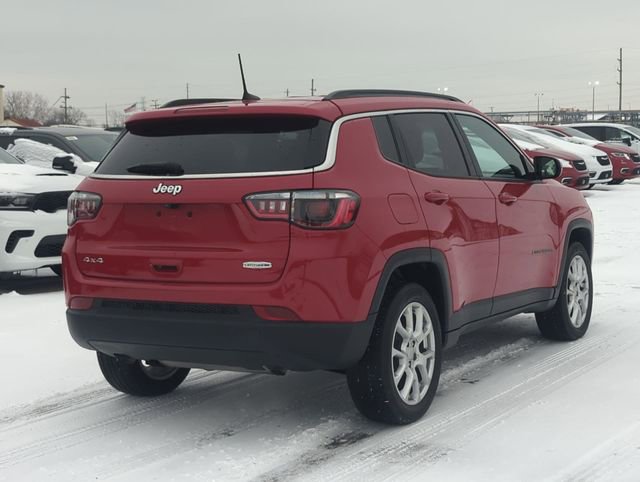 Used 2023 Jeep Compass Latitude AWD/4WD image 3