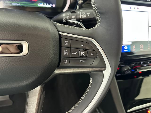 Used 2023 Jeep Grand Cherokee 30th Anniversary image 16