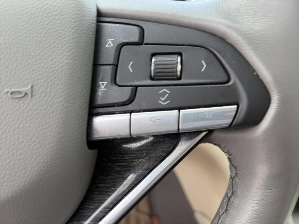 Used 2023 Cadillac XT6 Premium Luxury FWD image 22