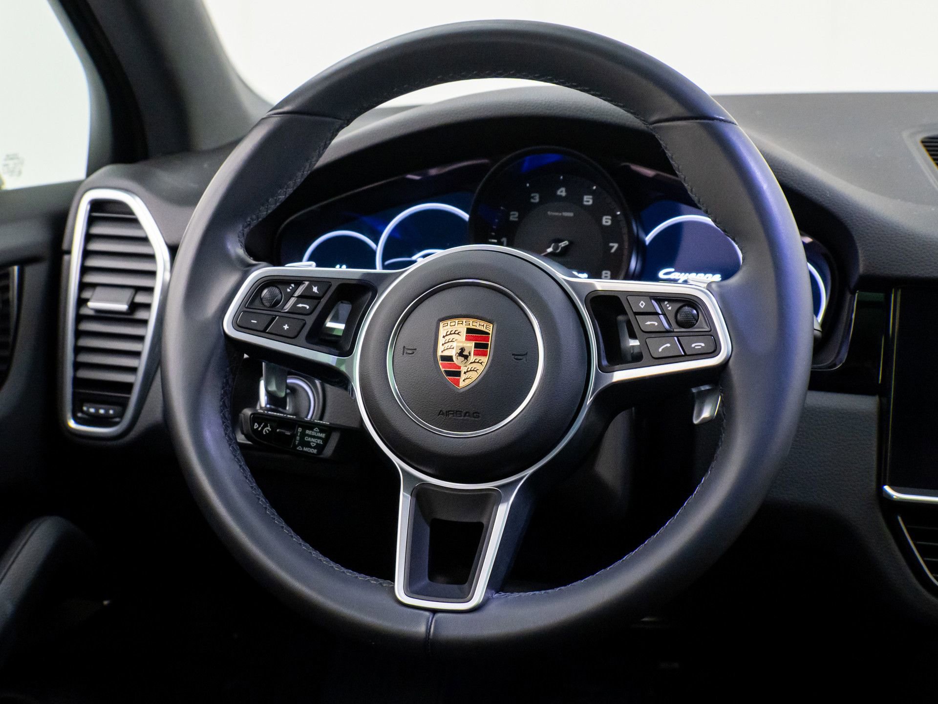 Certified 2022 Porsche Cayenne Platinum Edition image 12