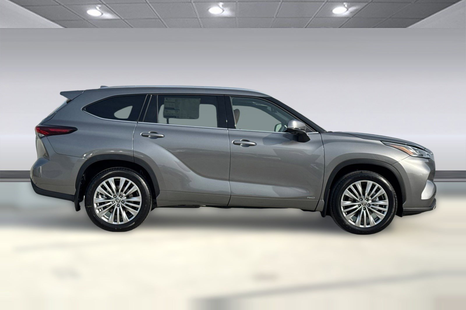 New 2026 Toyota Highlander Platinum image 2