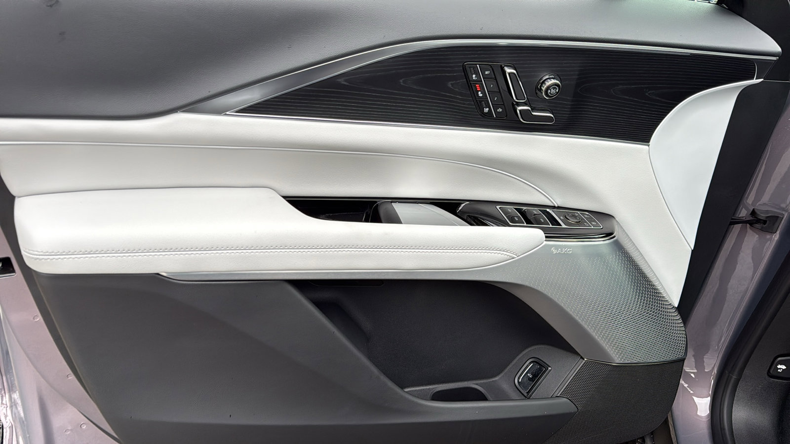 New 2026 Cadillac Lyriq Premium Luxury image 10