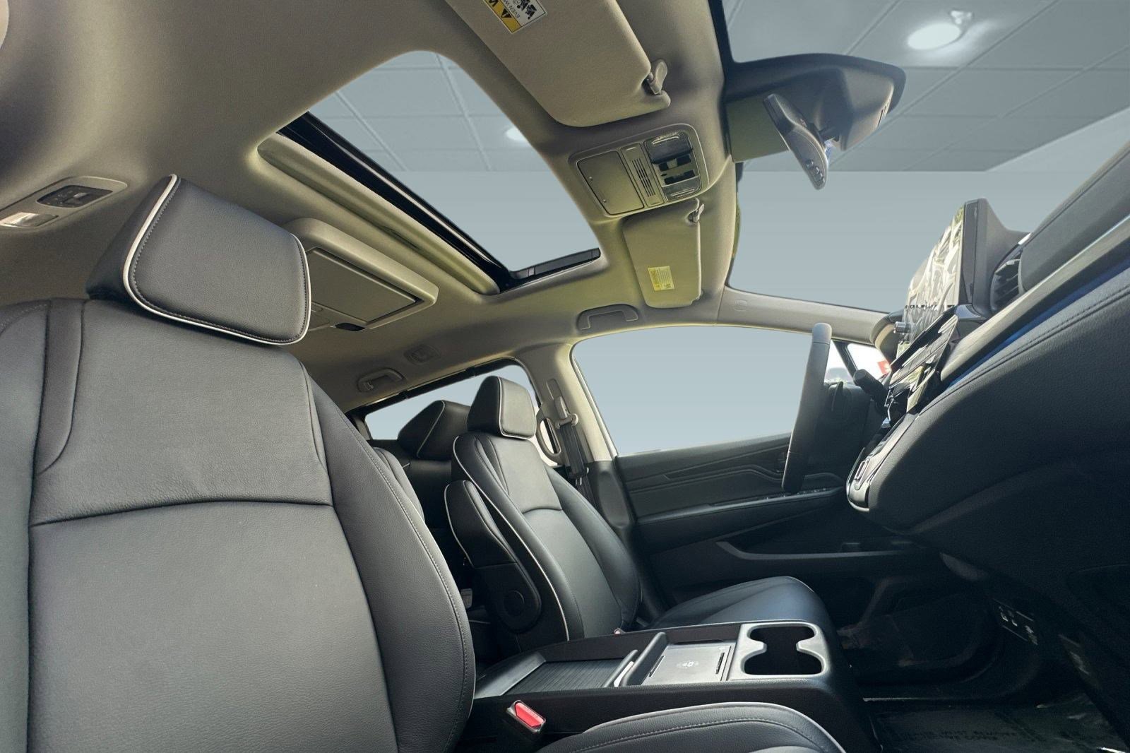 New 2026 Honda Odyssey Touring image 14