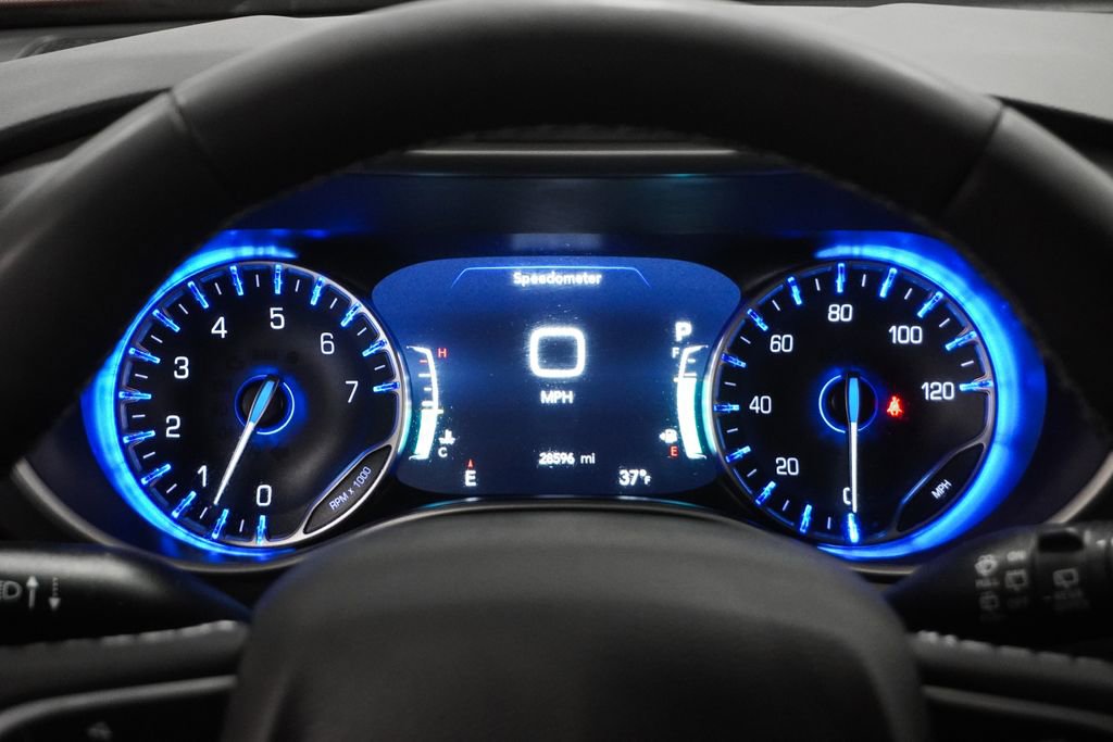 Used 2025 Chrysler Pacifica Select image 17