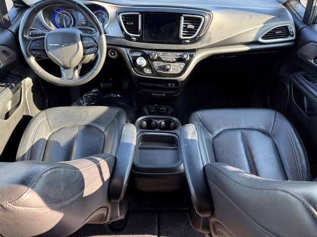 Used 2020 Chrysler Pacifica Touring-L AWD/4WD image 14