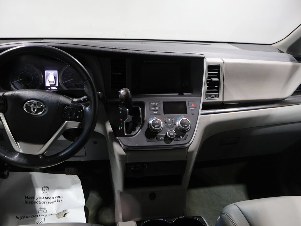 Used 2015 Toyota Sienna XLE AWD/4WD image 17