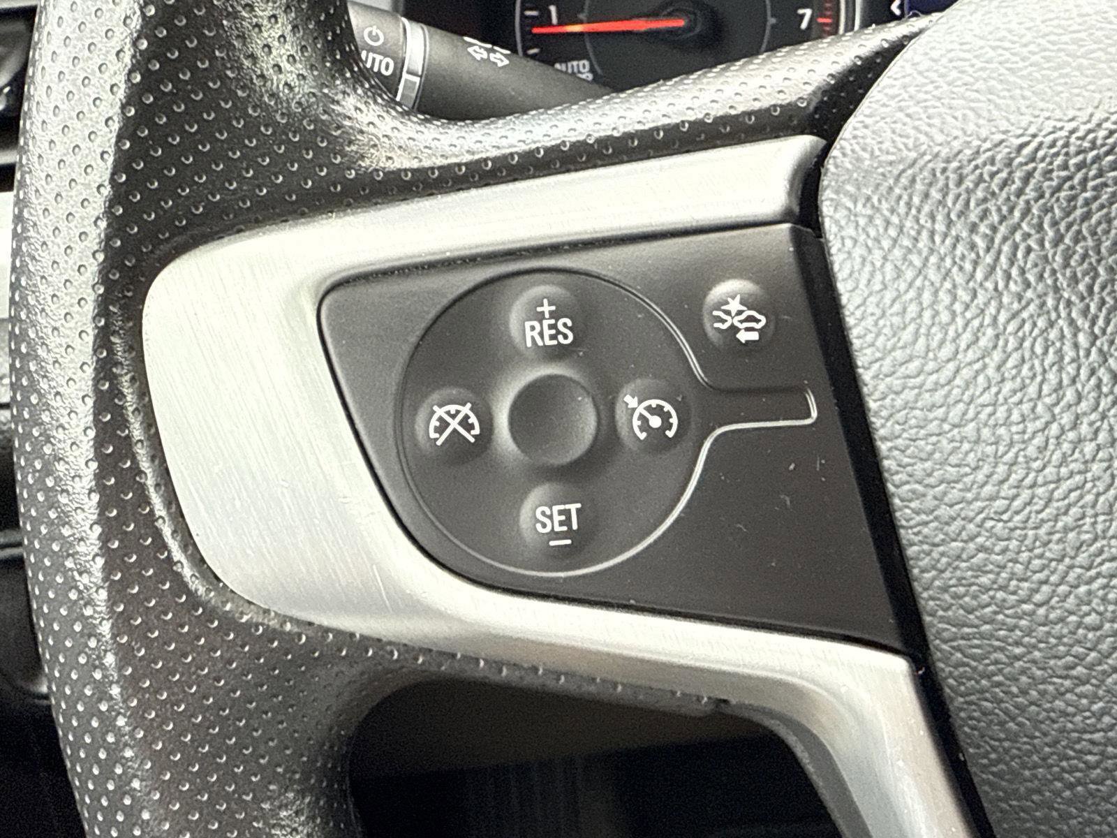 Used 2023 GMC Acadia SLE image 18