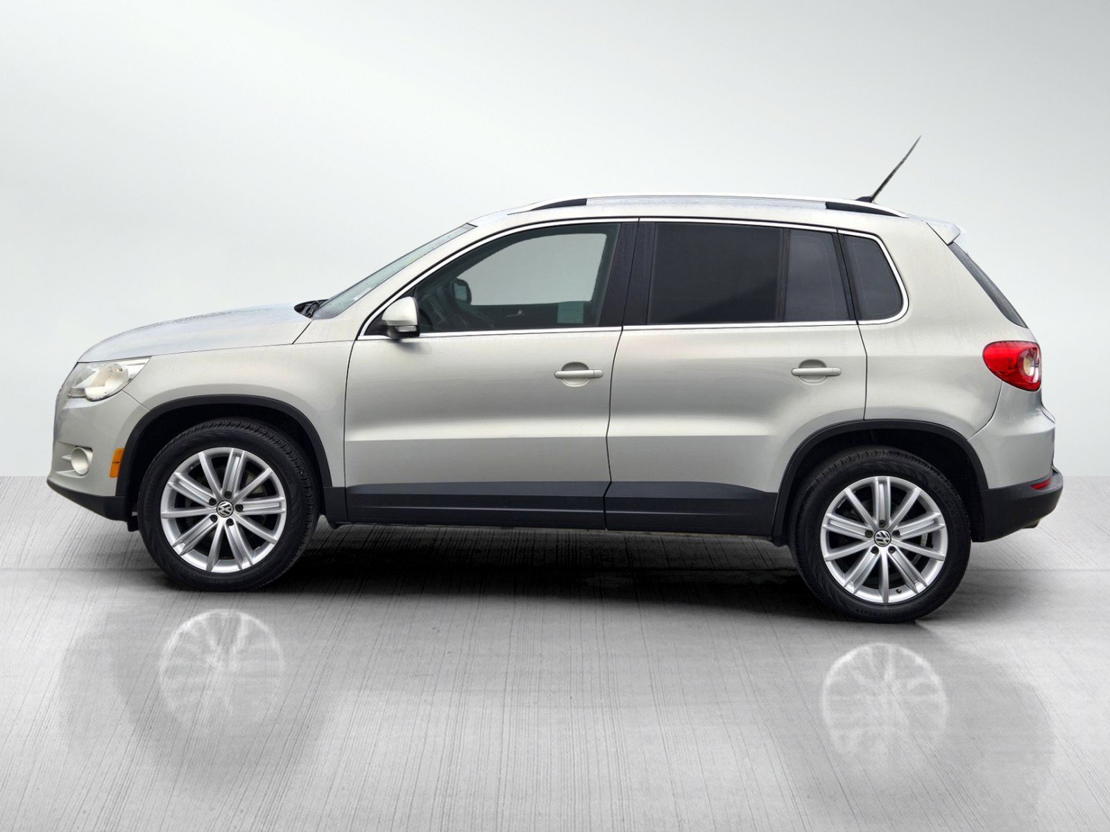Used 2009 Volkswagen Tiguan SE AWD/4WD image 7