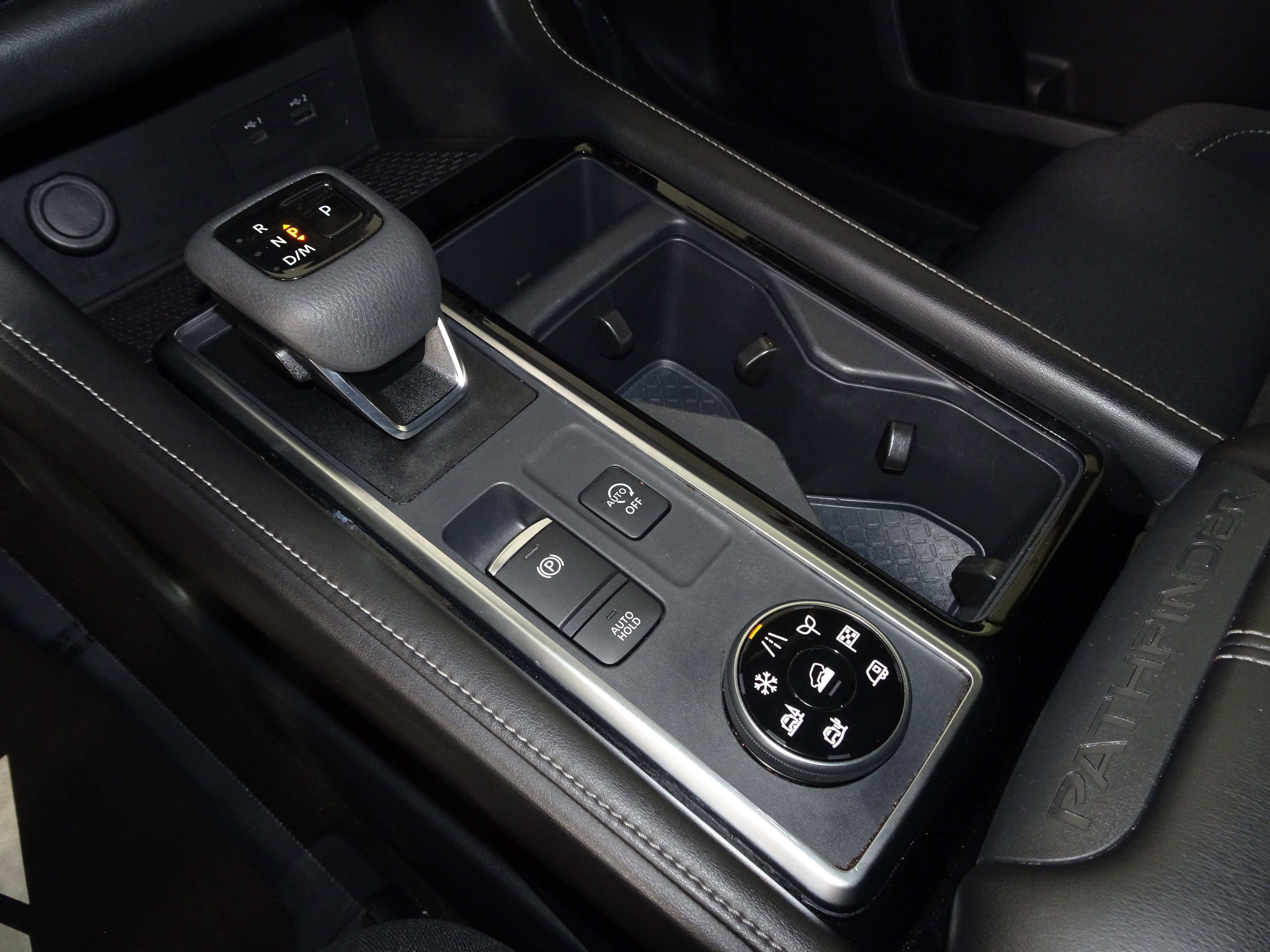 Used 2023 Nissan Pathfinder SV image 30