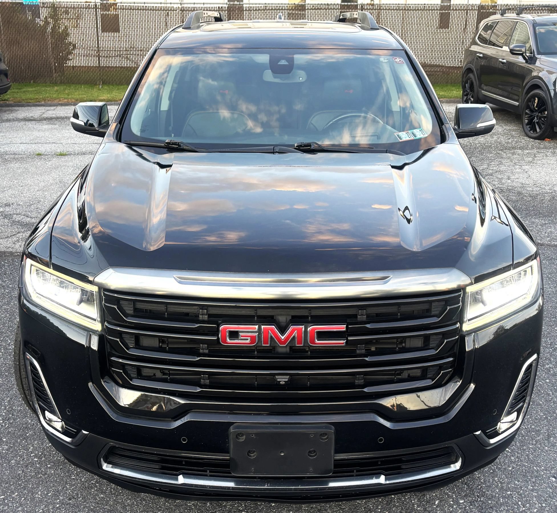 Used 2021 GMC Acadia AT4 w/ Technology Package AWD/4WD image 2
