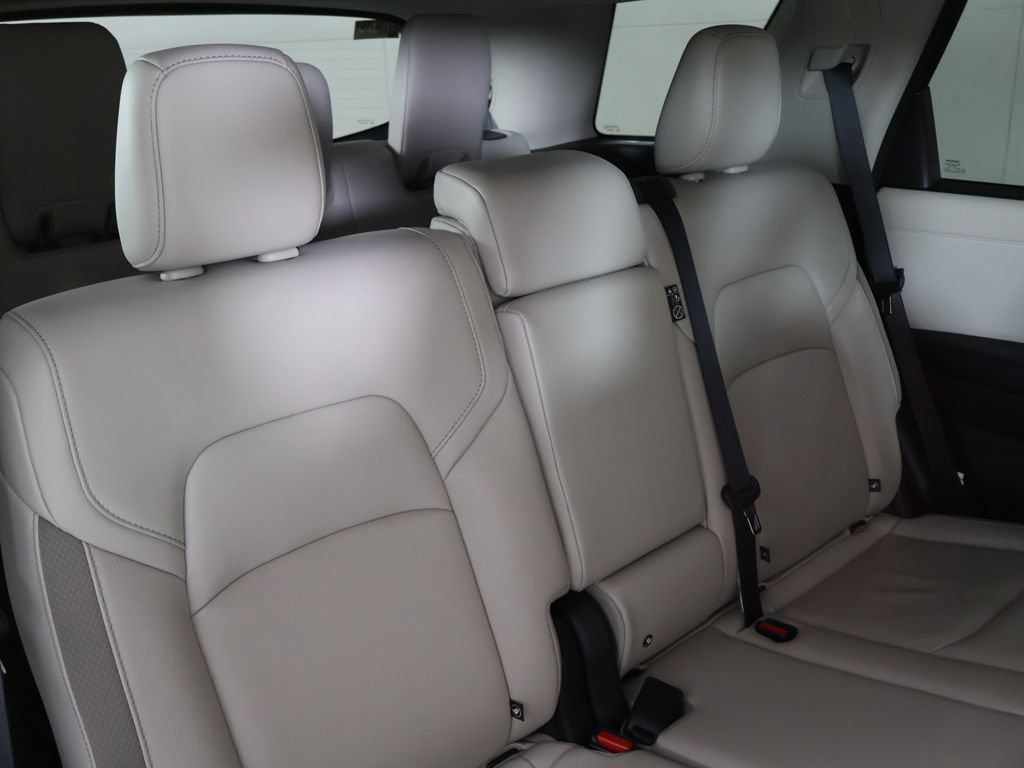 Used 2023 Nissan Pathfinder SL AWD/4WD image 32