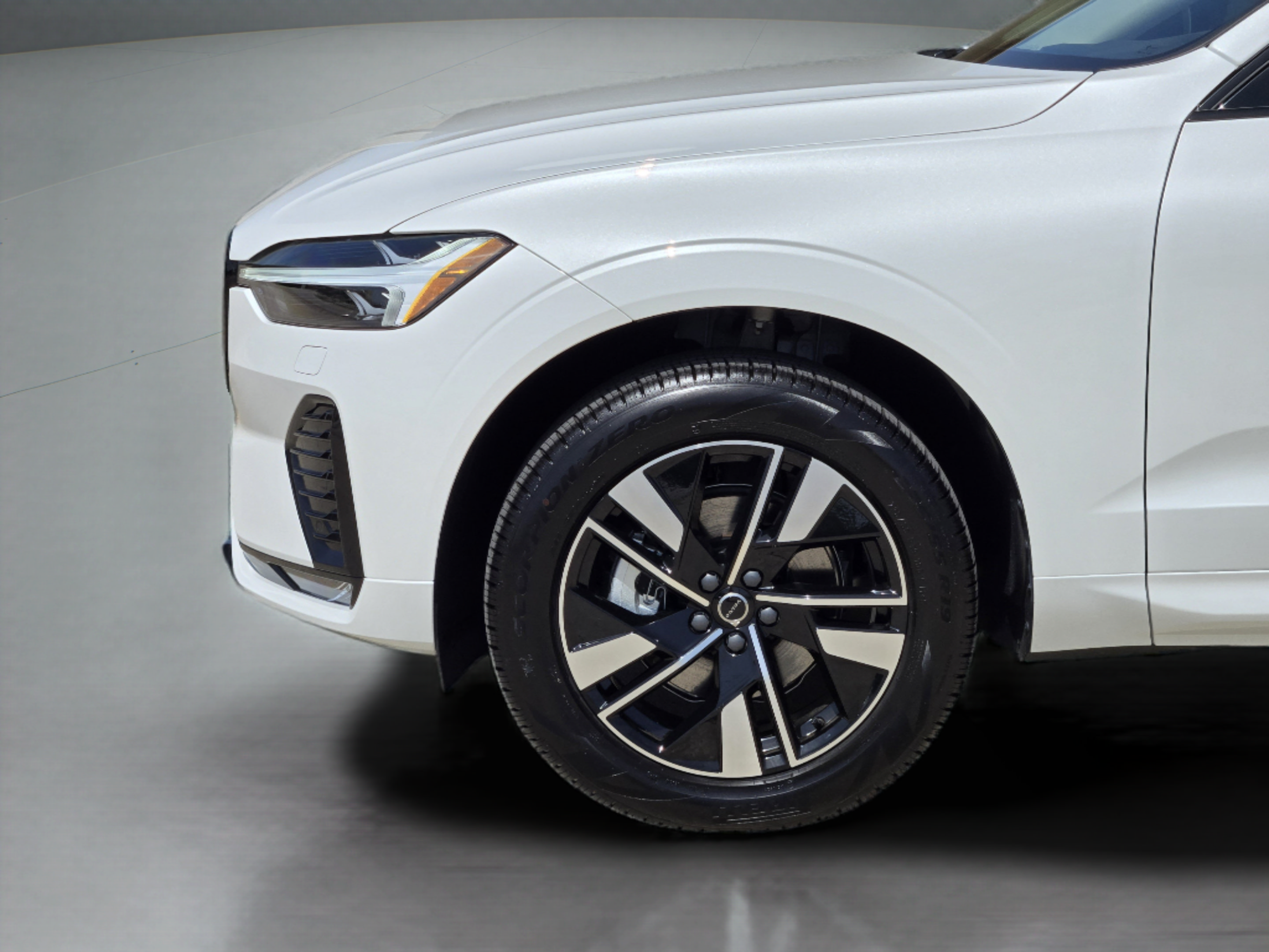 New 2026 Volvo XC60 B5 Core w/ Climate Package AWD/4WD image 27