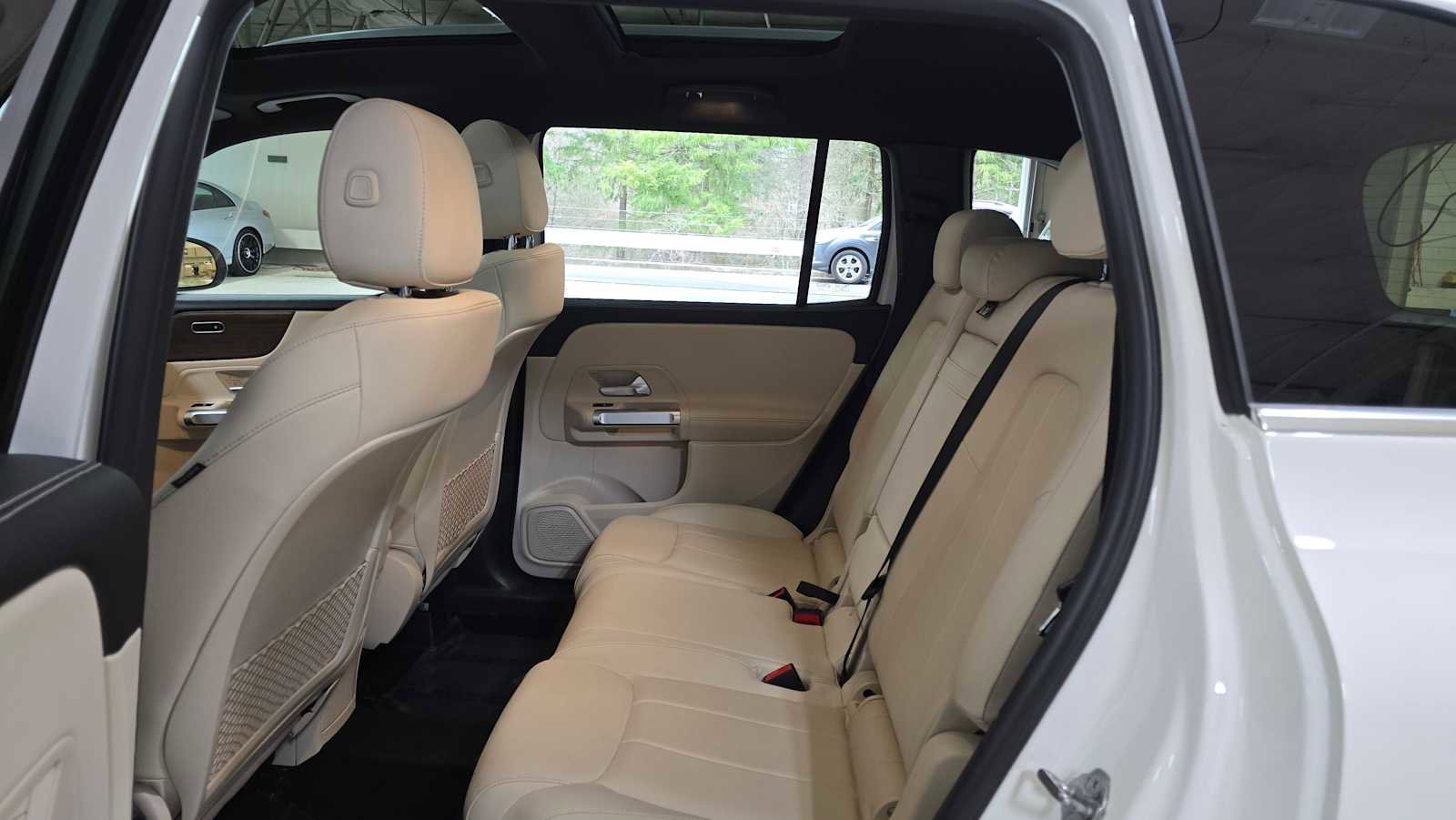 Certified 2022 Mercedes-Benz GLB 250 4MATIC image 16