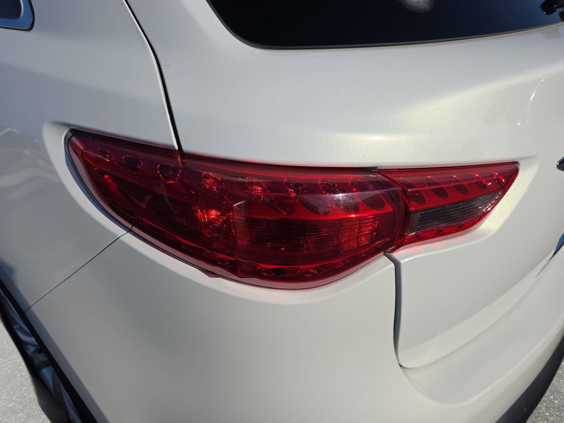 Used 2014 INFINITI QX70 AWD w/ Premium Package image 32