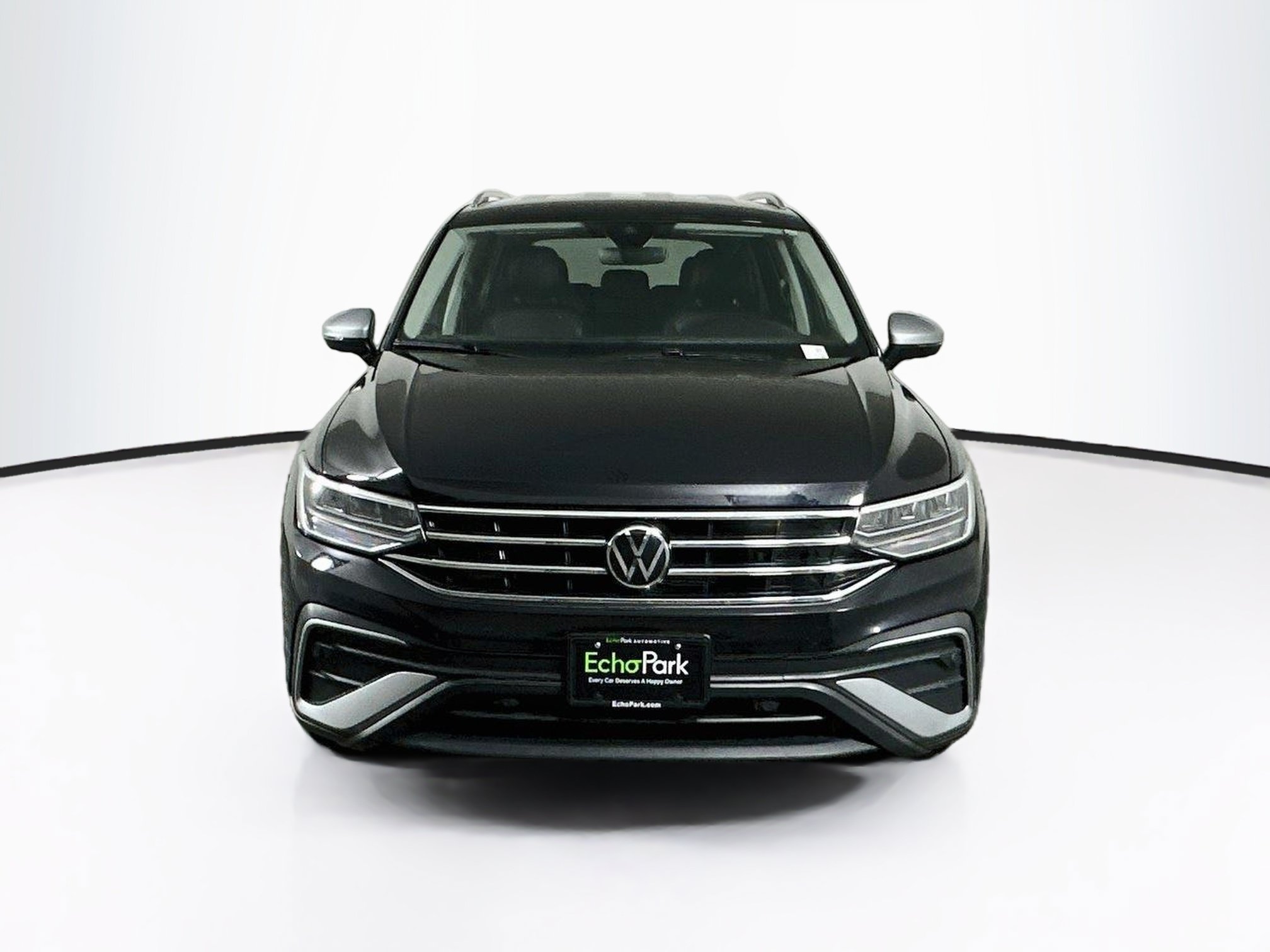 Used 2024 Volkswagen Tiguan Wolfsburg Edition FWD image 2