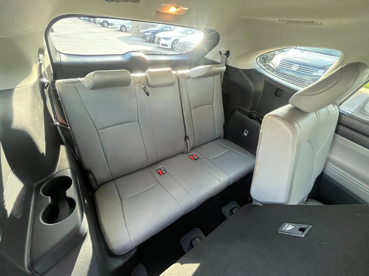 Used 2022 Toyota Highlander XLE AWD/4WD image 25