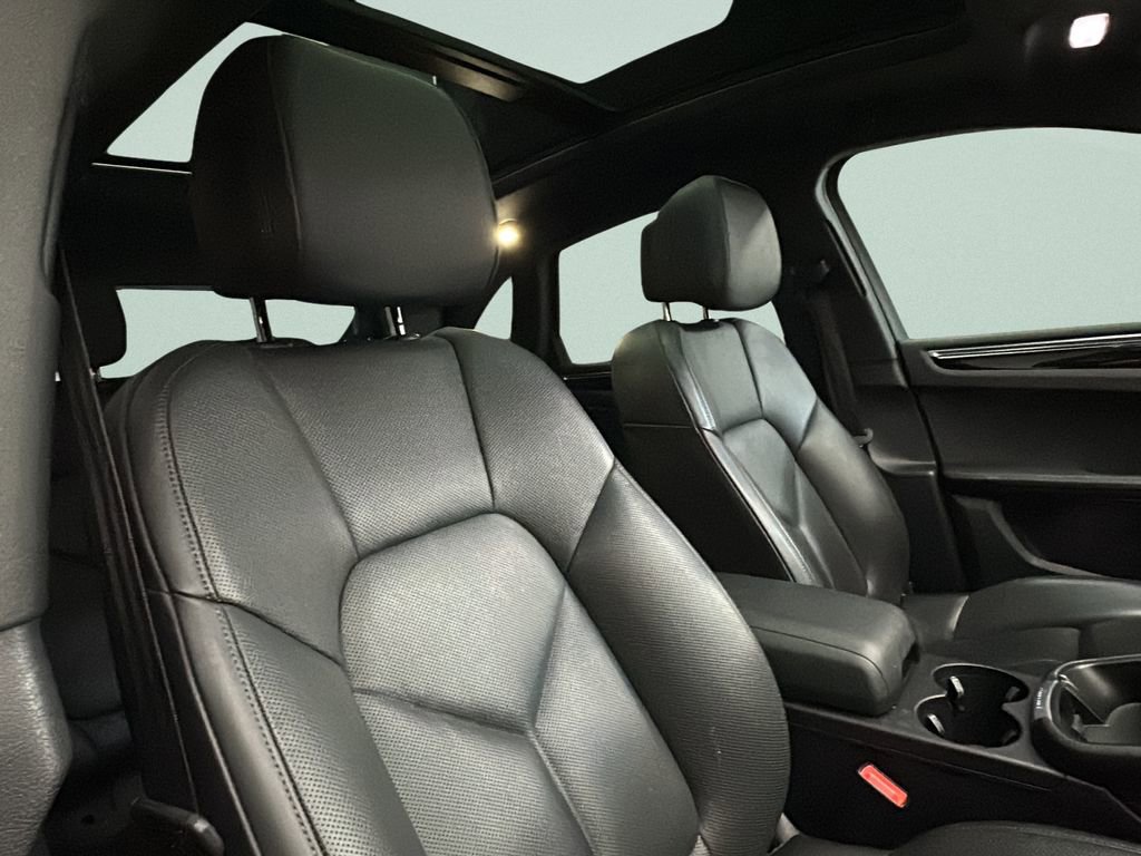 Used 2023 Porsche Macan image 17
