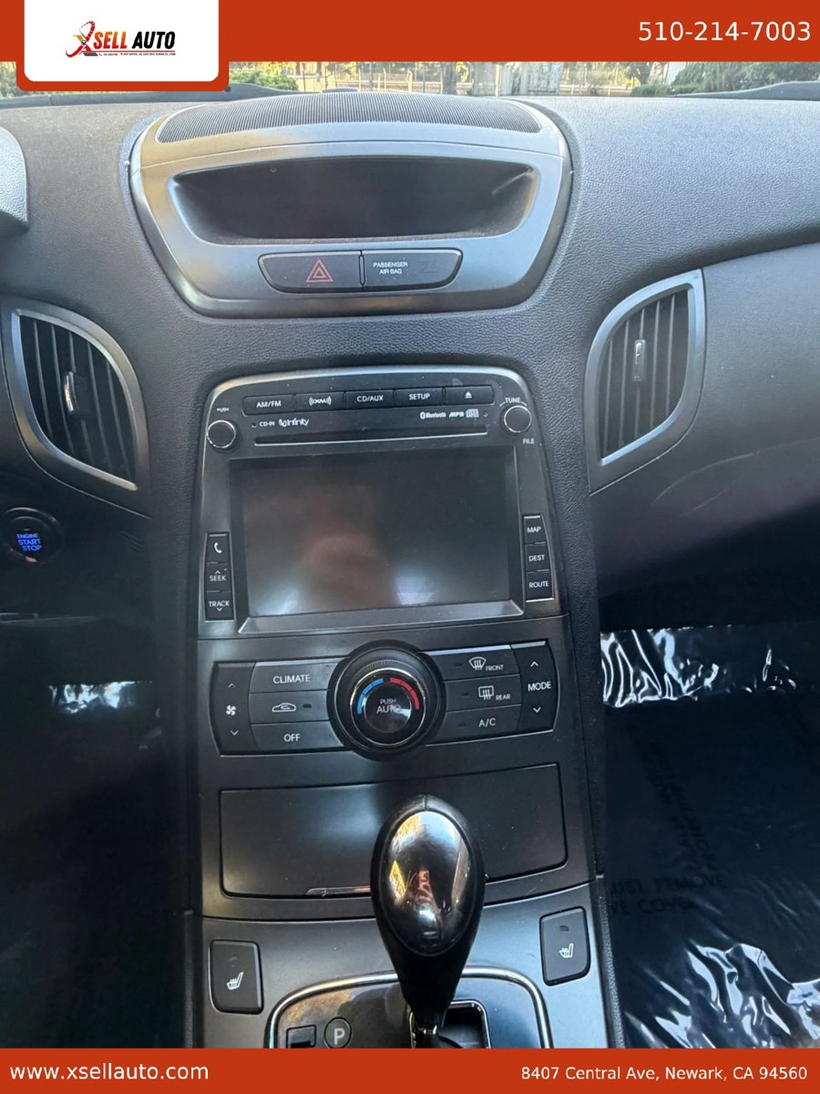 Used 2011 Hyundai Genesis 3.8 RWD image 10