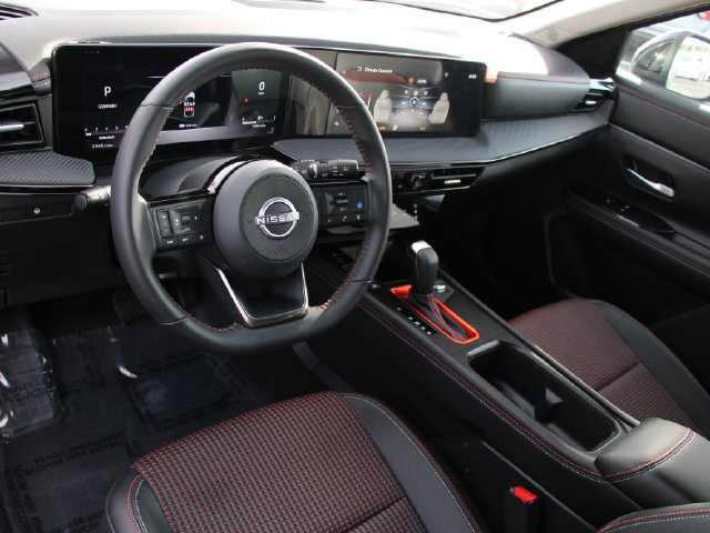 Used 2025 Nissan Kicks SR AWD/4WD image 4